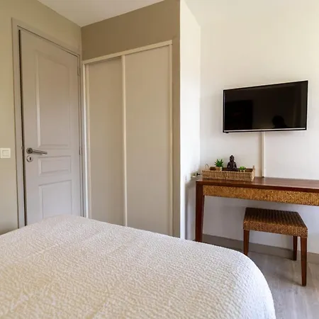 Appt 6 Pers Avec Piscine Couverte Tennis Et Parking Prive Gratuit 117 *